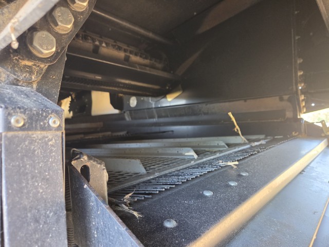 2012 New Holland CR8080 Combine - Image 29