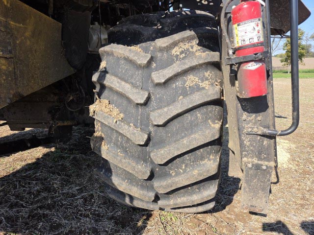 2012 New Holland CR8080 Combine - Image 33