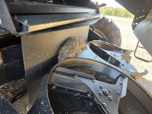 2012 New Holland CR8080 Combine - Image 42