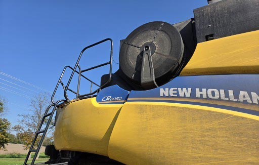 2012 New Holland CR8080 Combine - Image 6