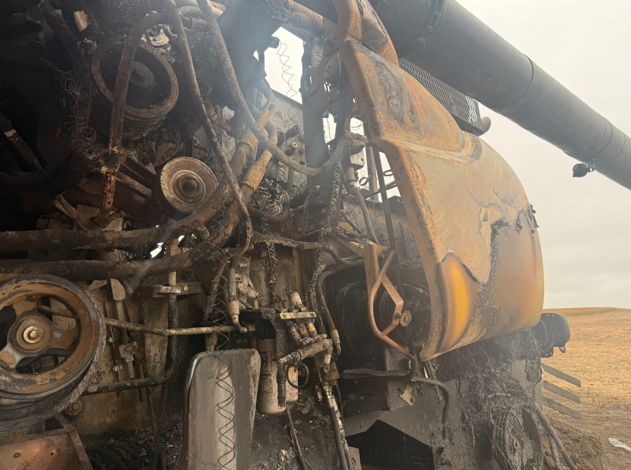 2012 New Holland CR8090 Combine - Image 18