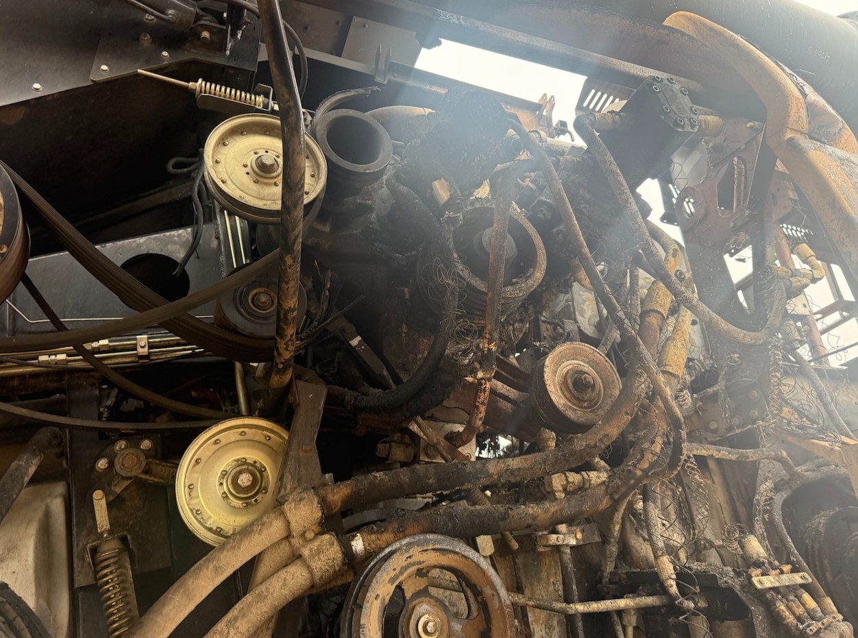 2012 New Holland CR8090 Combine - Image 19