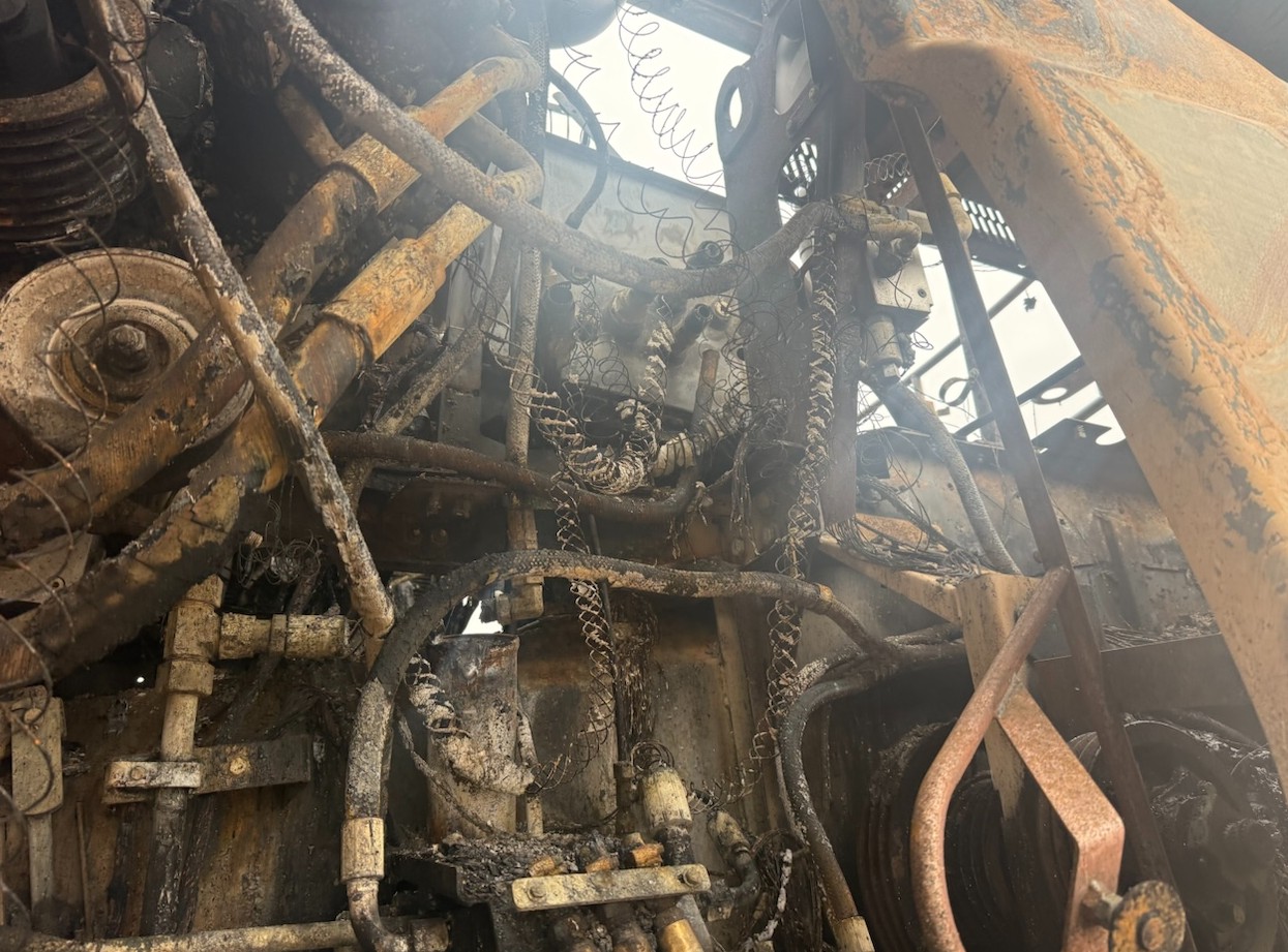 2012 New Holland CR8090 Combine - Image 22