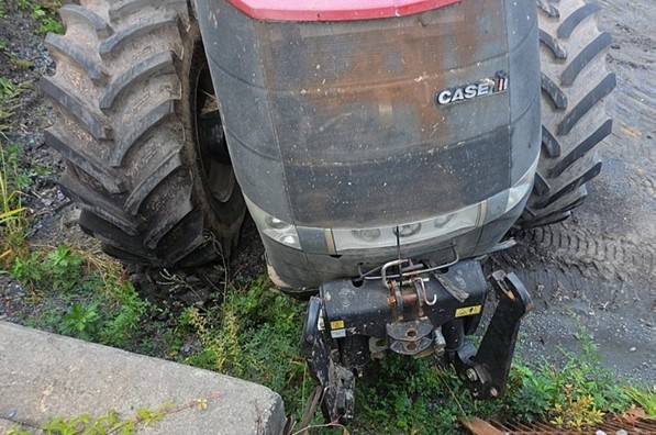 2013 CASE IH Magnum 260 Tractor - Image 14