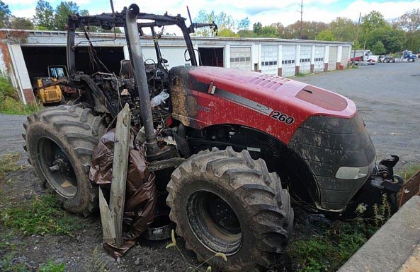 2013 CASE IH Magnum 260 Tractor - Image 2