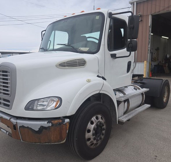 2013 Freightliner M2 - Image 2