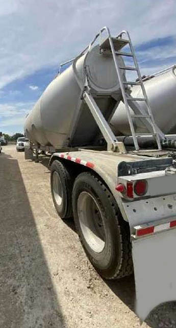 2013 HEIL Dry Bulk Trailer - Image 2