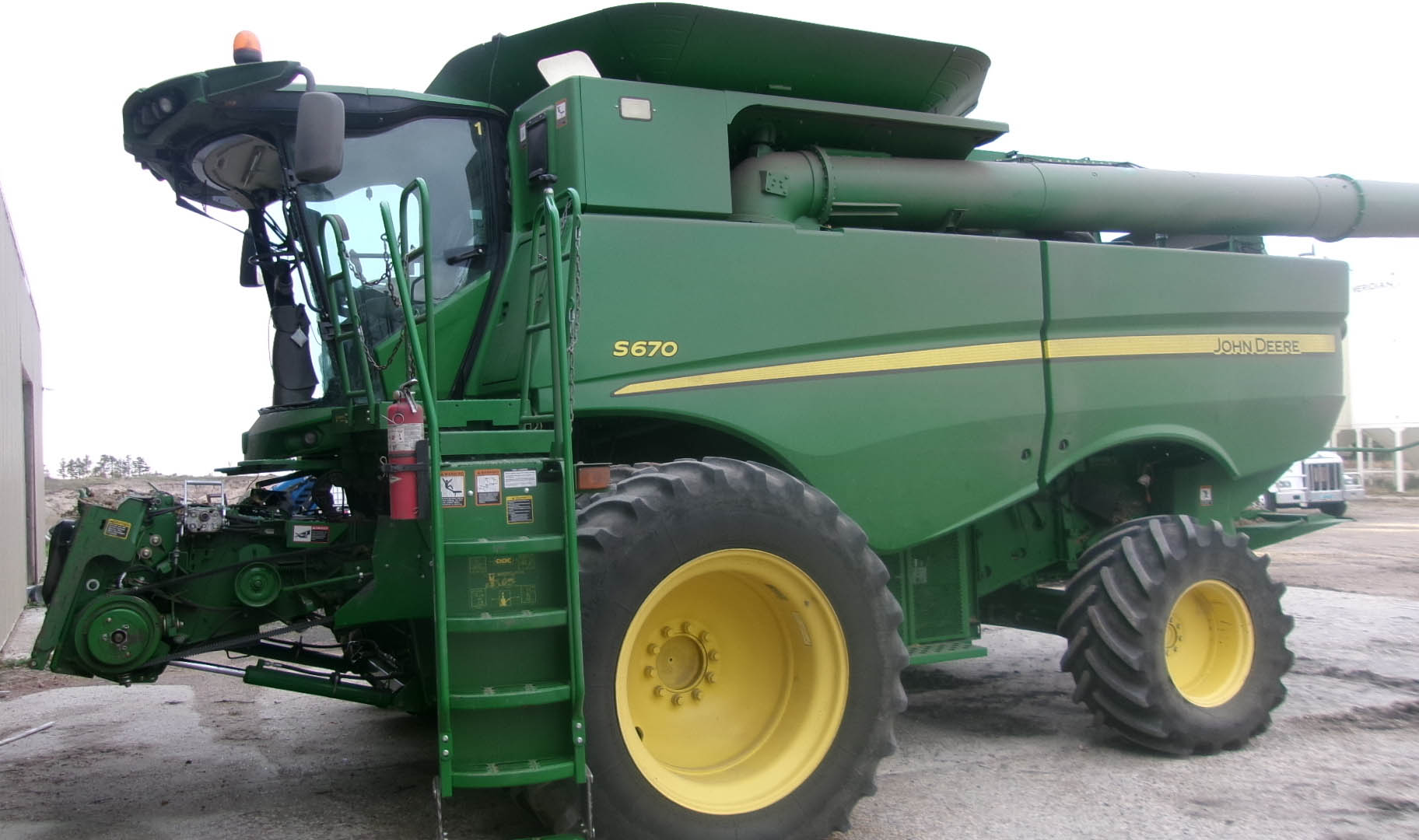 2013 John Deere S670 Combine
