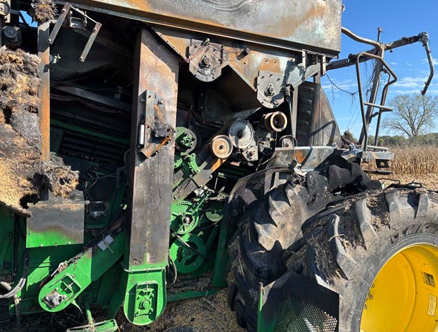 2013 John Deere S670 Combine - Image 10