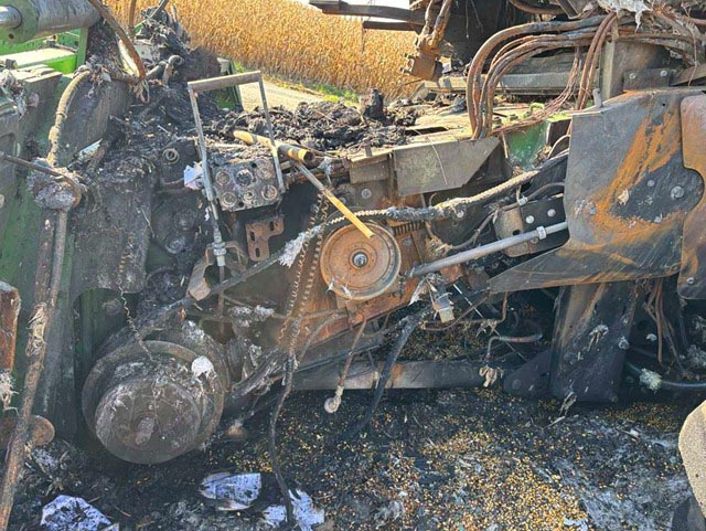 2013 John Deere S670 Combine - Image 15