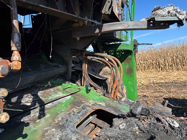 2013 John Deere S670 Combine - Image 16