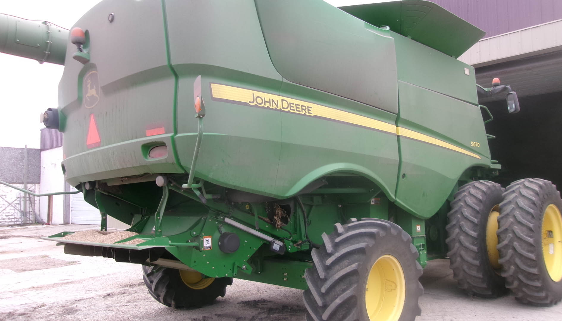 2013 John Deere S670 Combine - Image 2