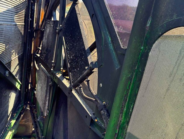 2013 John Deere S670 Combine - Image 27