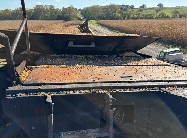 2013 John Deere S670 Combine - Image 29