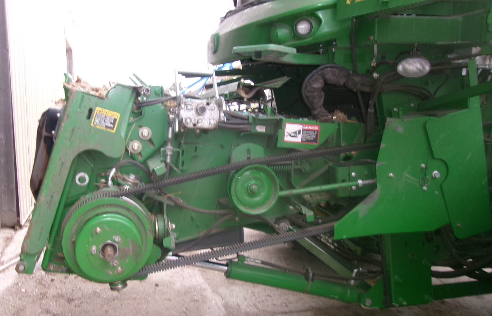 2013 John Deere S670 Combine - Image 5
