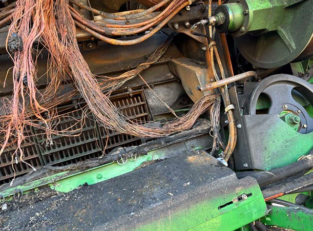 2013 John Deere S670 Combine - Image 5