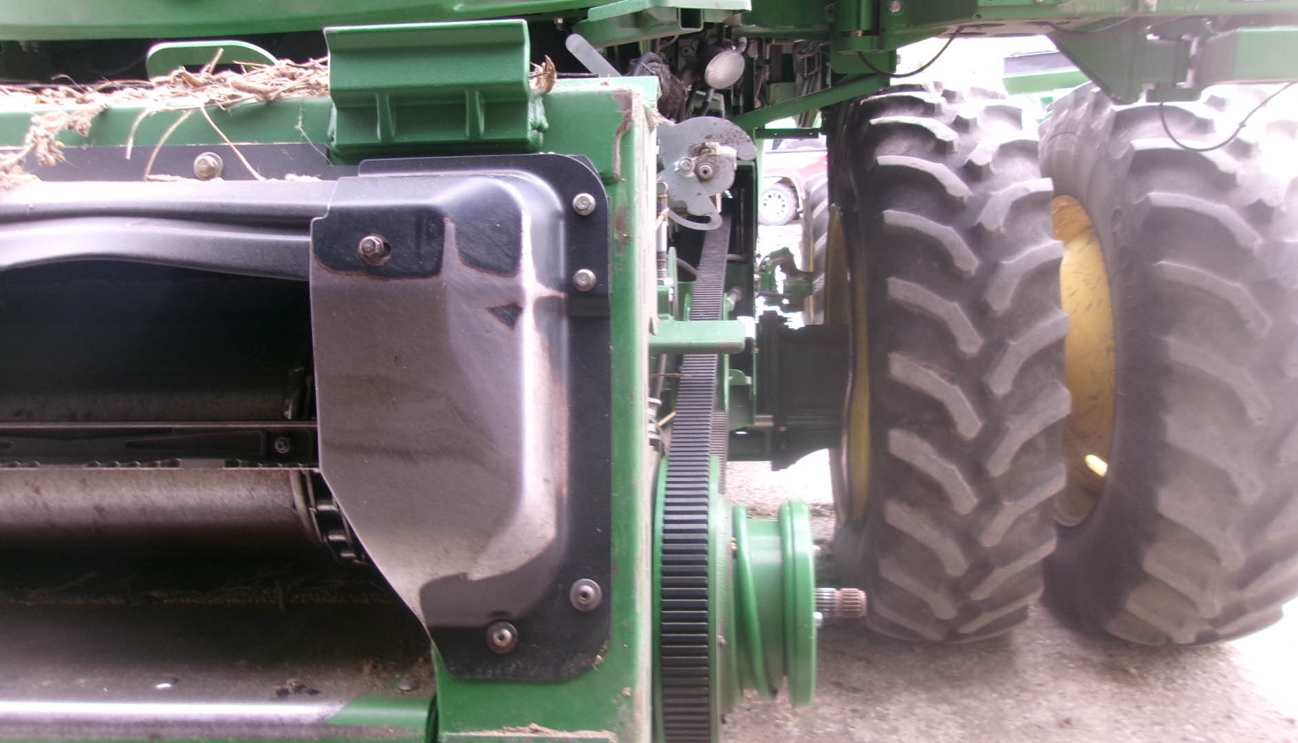 2013 John Deere S670 Combine - Image 6