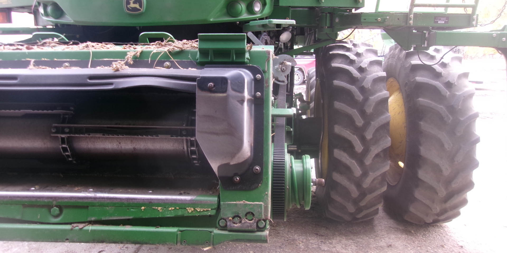 2013 John Deere S670 Combine - Image 7