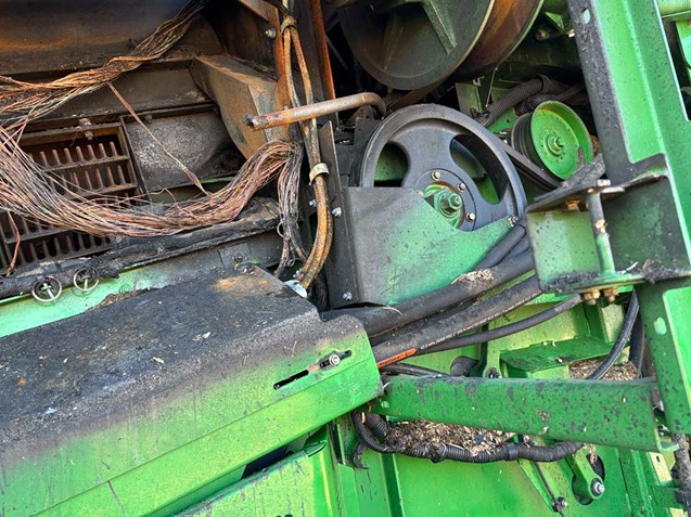 2013 John Deere S670 Combine - Image 7