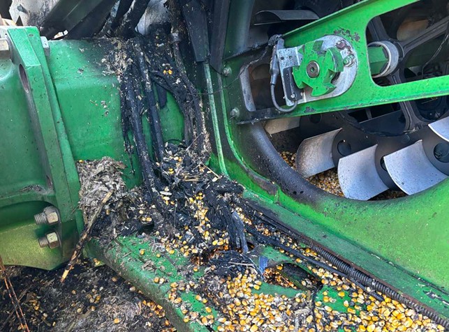 2013 John Deere S670 Combine - Image 8
