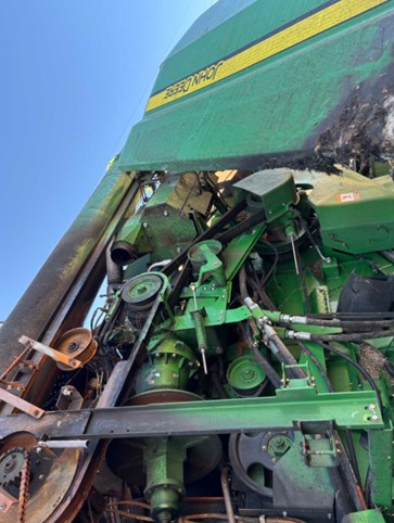 2013 John Deere S670 Combine - Image 9