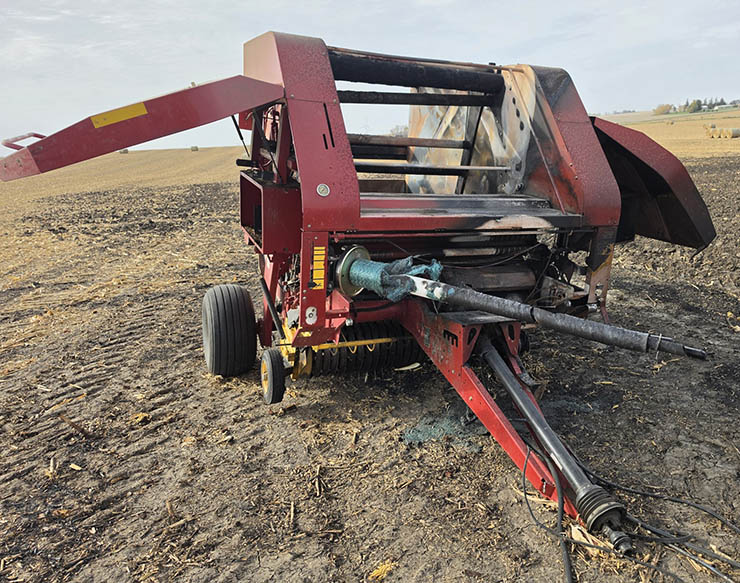 2013 New Holland BR7090 Round Baler - Image 4