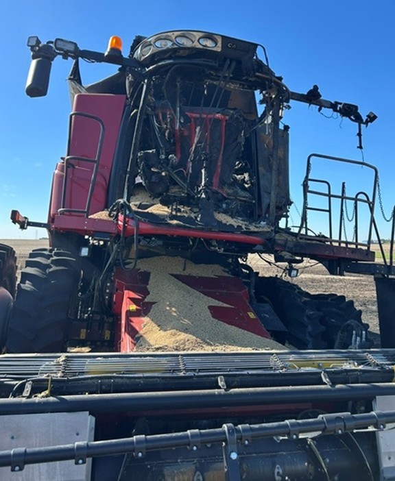 2014 Case IH 7230 Combine with 2024 Geringhoff 40′ Razor Header