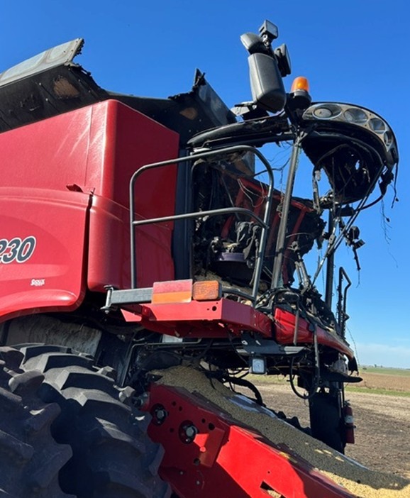 2014 Case IH 7230 Combine with 2024 Geringhoff 40′ Razor Header - Image 3