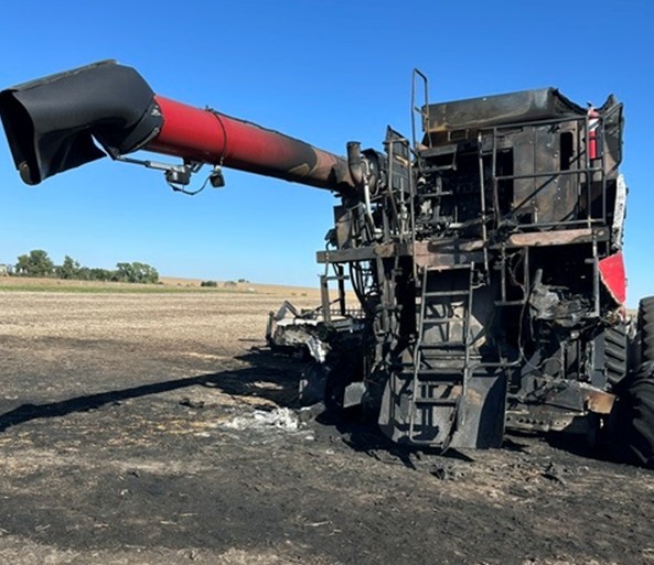 2014 Case IH 7230 Combine with 2024 Geringhoff 40′ Razor Header - Image 6