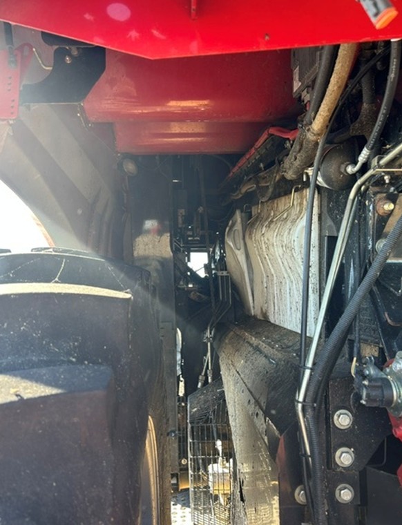 2014 Case IH 7230 Combine with 2024 Geringhoff 40′ Razor Header - Image 7