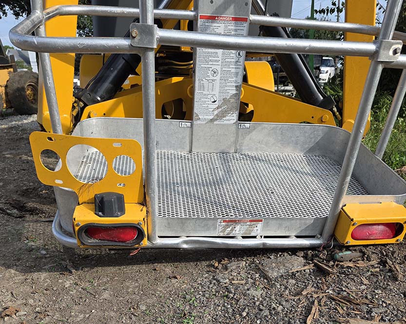 2014 Haulotte 5533 Towable Lift - Image 3
