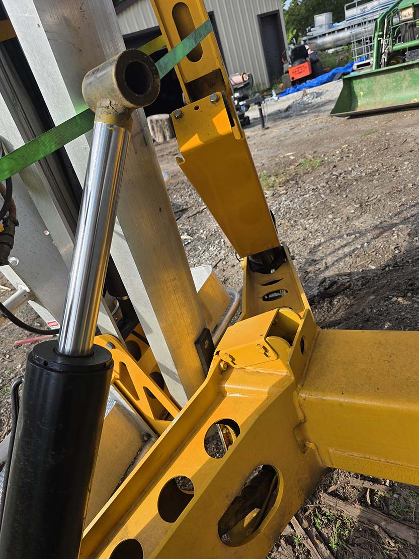 2014 Haulotte 5533 Towable Lift - Image 4