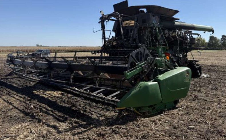 2014 John Deere 9670 Combine/2014 John Deere 630FD Header - Image 2