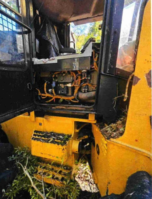 2015 Caterpillar 553C Fellerbuncher - Image 11
