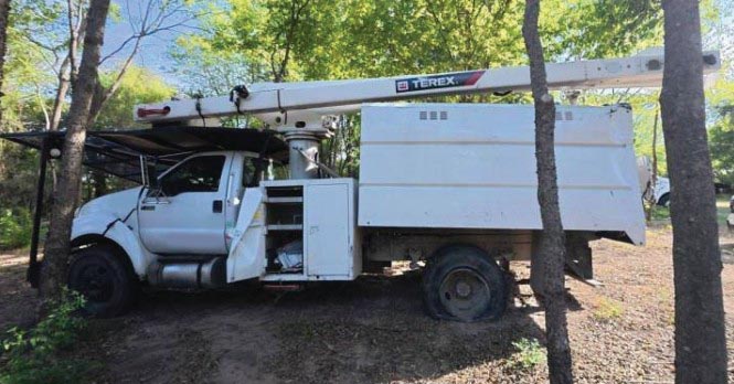 2015 Ford F-750 Tree Truck - Image 10