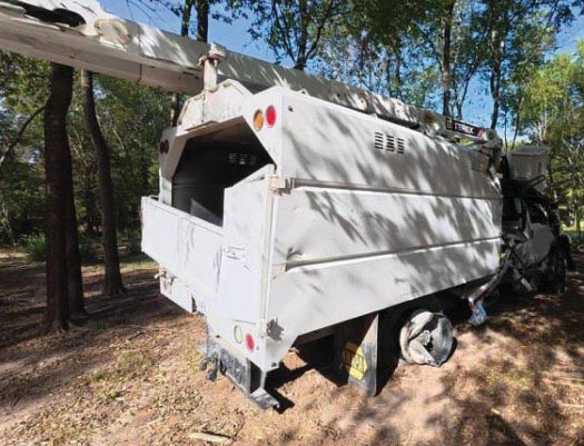 2015 Ford F-750 Tree Truck - Image 11