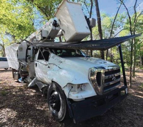 2015 Ford F-750 Tree Truck - Image 2