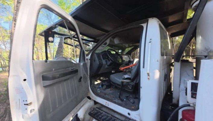 2015 Ford F-750 Tree Truck - Image 20