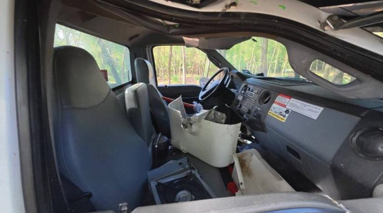 2015 Ford F-750 Tree Truck - Image 21