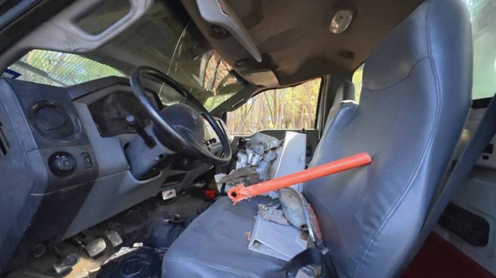2015 Ford F-750 Tree Truck - Image 23