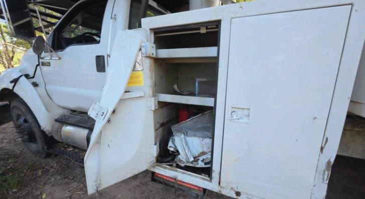 2015 Ford F-750 Tree Truck - Image 3