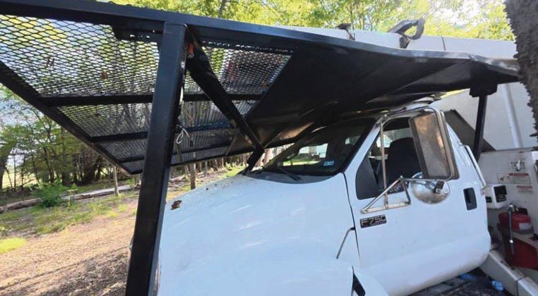 2015 Ford F-750 Tree Truck - Image 4