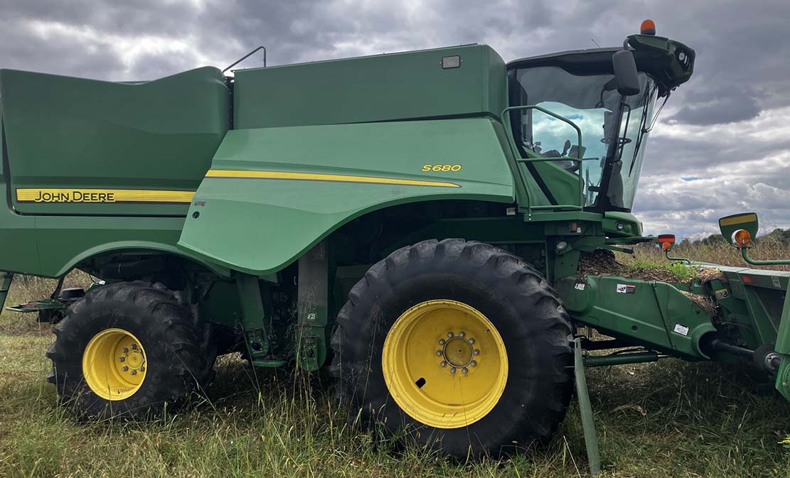 2015 John Deere S680 STS Combine