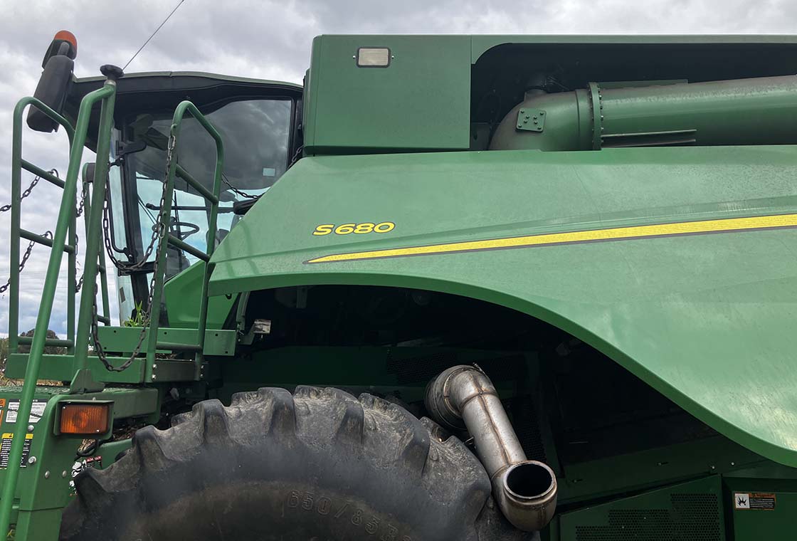 2015 John Deere S680 STS Combine - Image 11