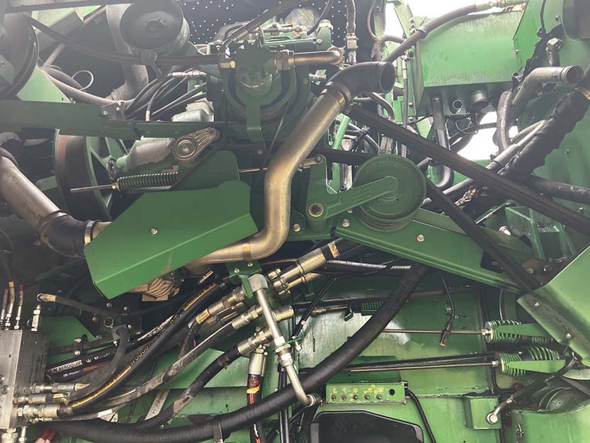 2015 John Deere S680 STS Combine - Image 13