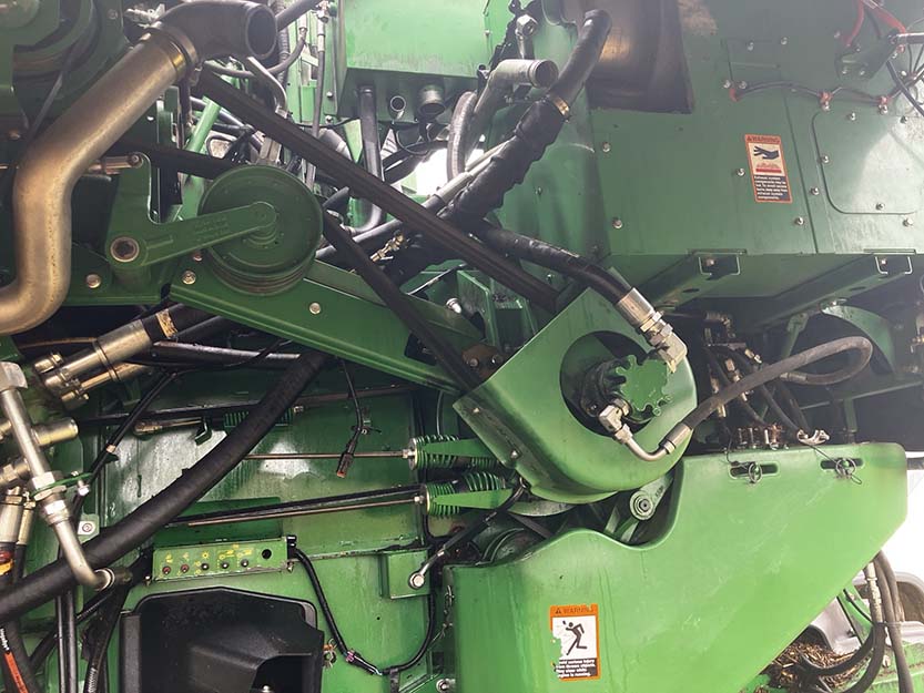 2015 John Deere S680 STS Combine - Image 14