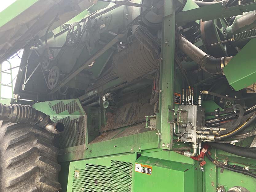 2015 John Deere S680 STS Combine - Image 15