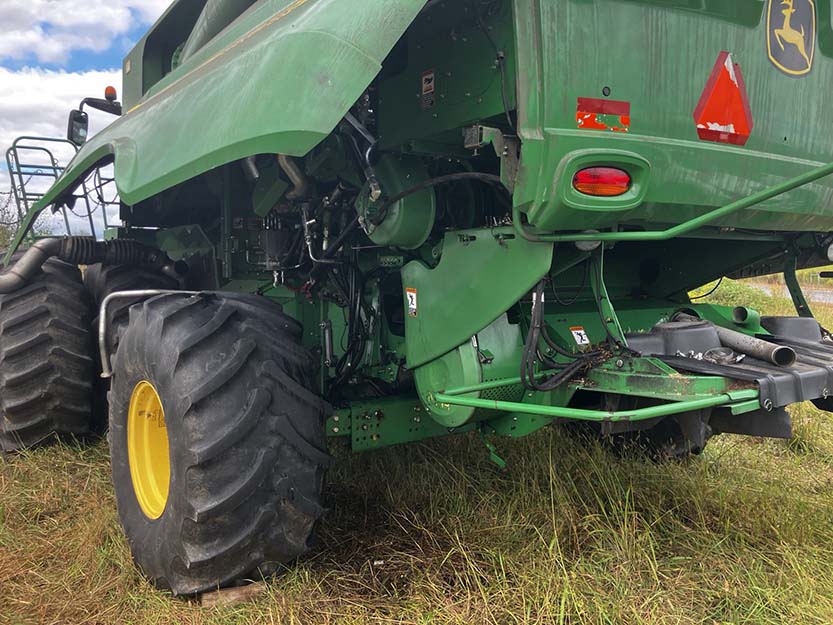 2015 John Deere S680 STS Combine - Image 9