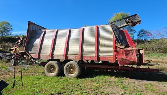 2015 Miller 5300 Silage Wagon - Image 2