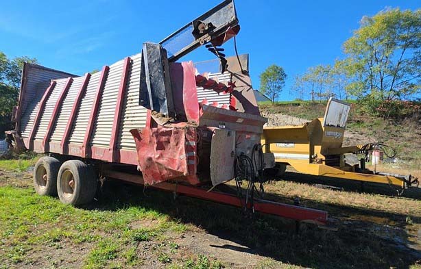 2015 Miller 5300 Silage Wagon - Image 3